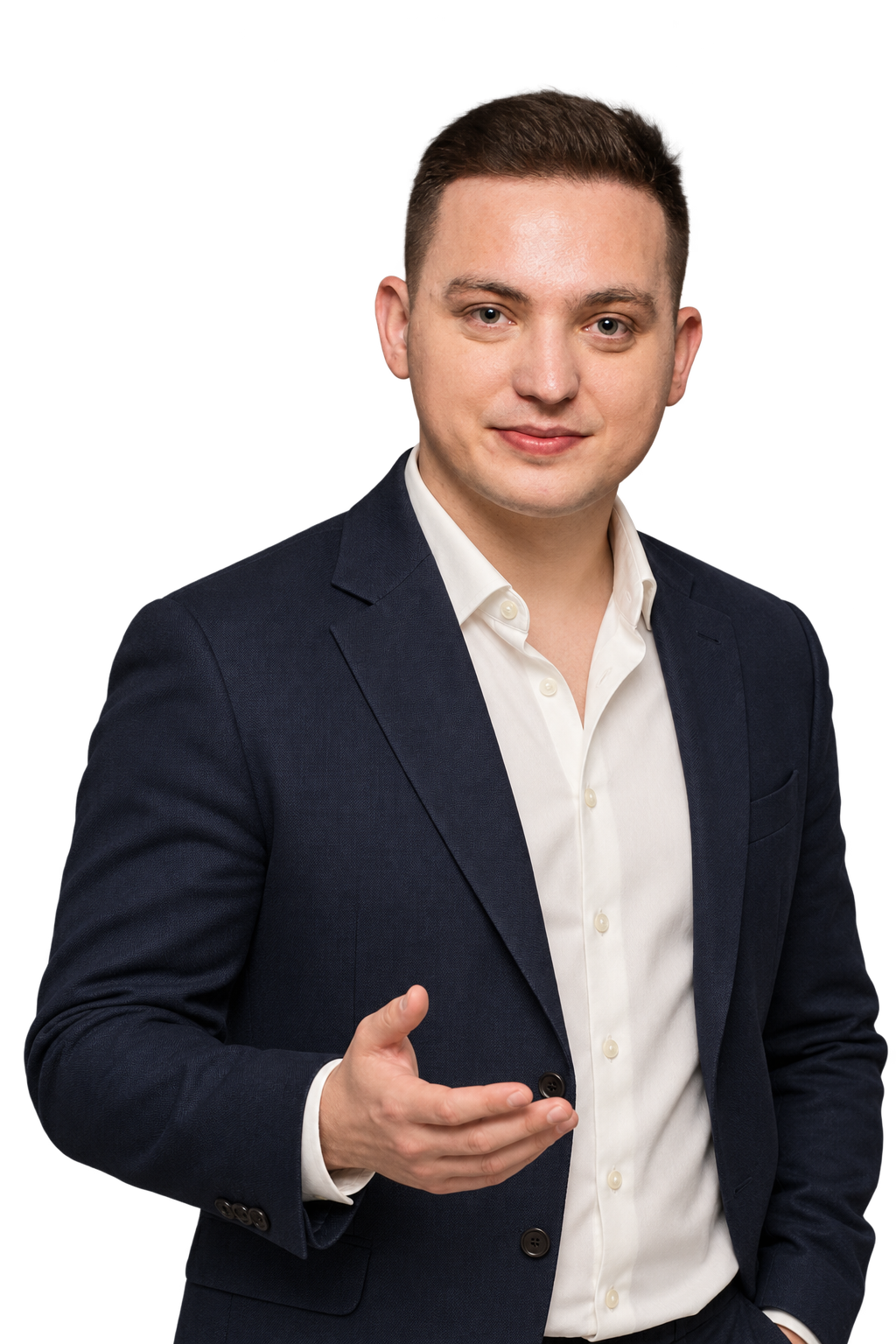 Adrian Kiełek-Godlewski z otwartym gestem dłoni, zapraszający do rozmowy